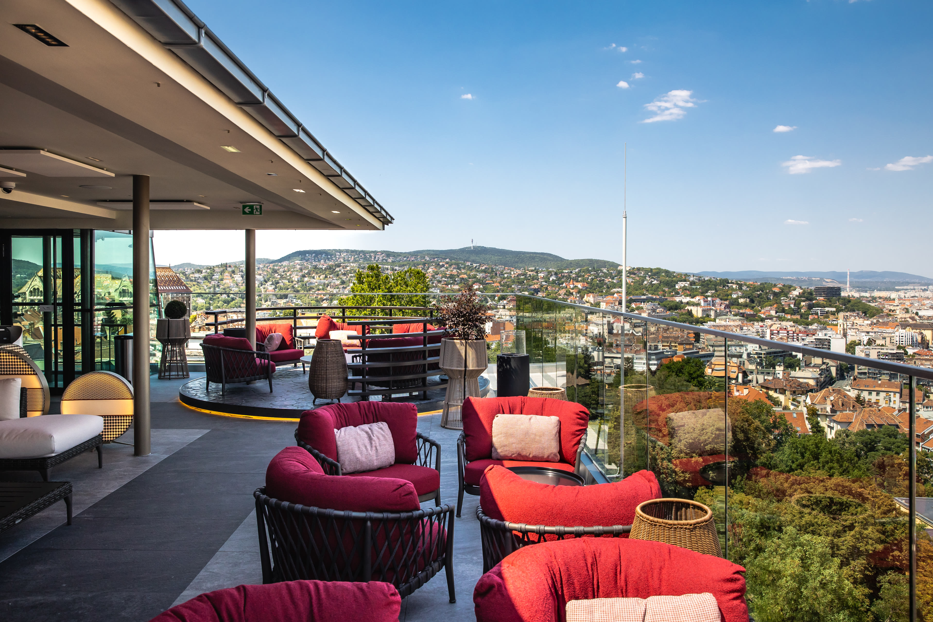 White Raven Skybar & Lounge